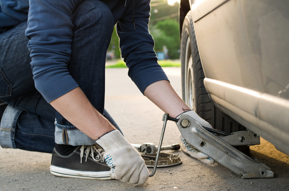 change a flat tyre